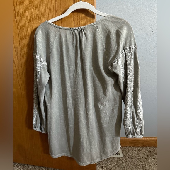 Lucky Brand mixed fabric washed peasant top in artic grey - Picture 4 of 4